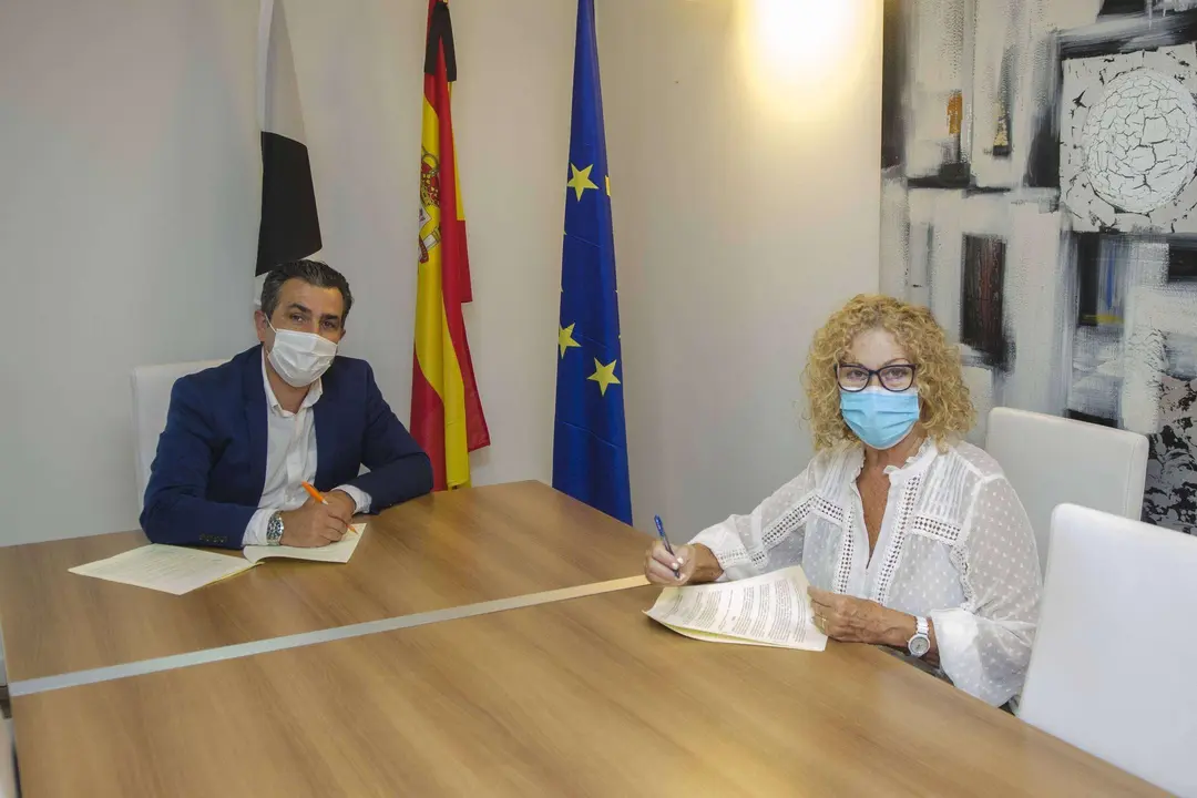 Rontom&eacute; y Morales, en el acto de la firma del convenio de colaboraci&oacute;n (CEDIDA) VIRGEN DE &Aacute;FRICA