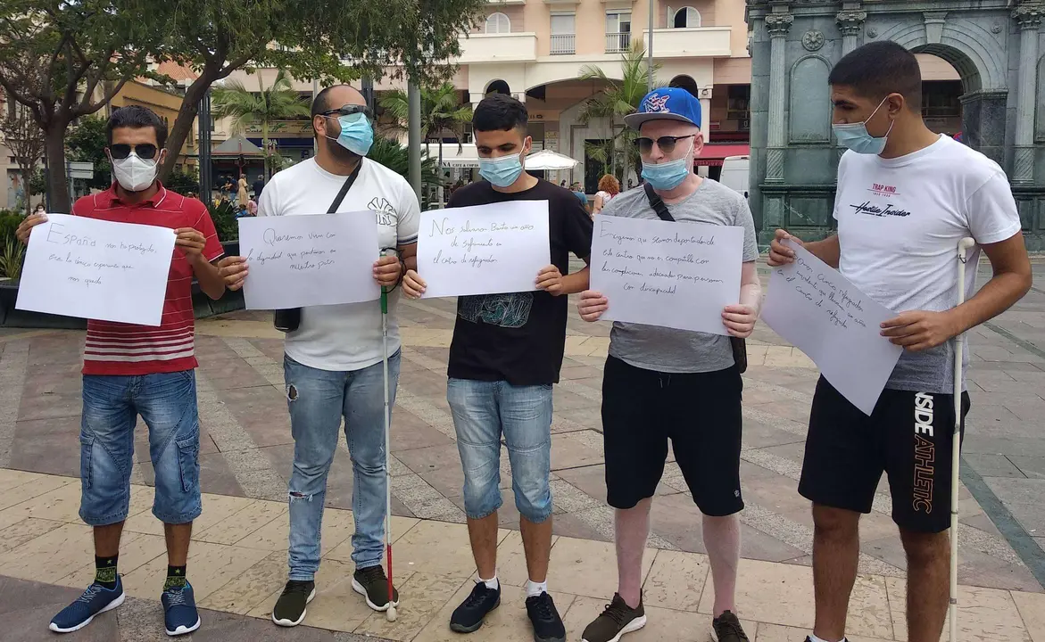 inmigrantes ciegos asilo invidentes