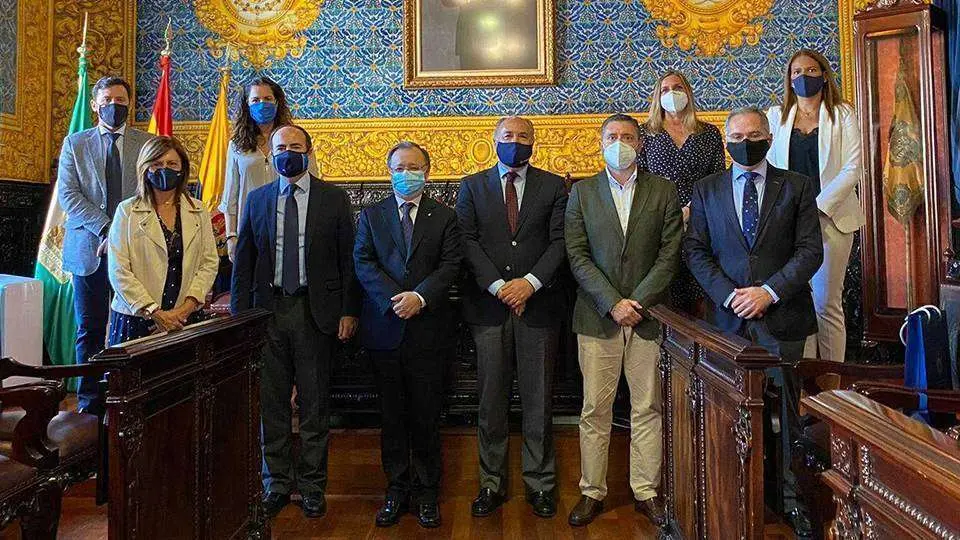 Las delegaciones de Ceuta y Algeciras, en el sal&oacute;n del pleno del Ayuntamiento campogibraltare&ntilde;o (CEDIDA)