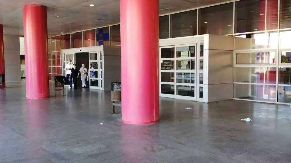 Entrada al Hospital Universitario (C.A.)