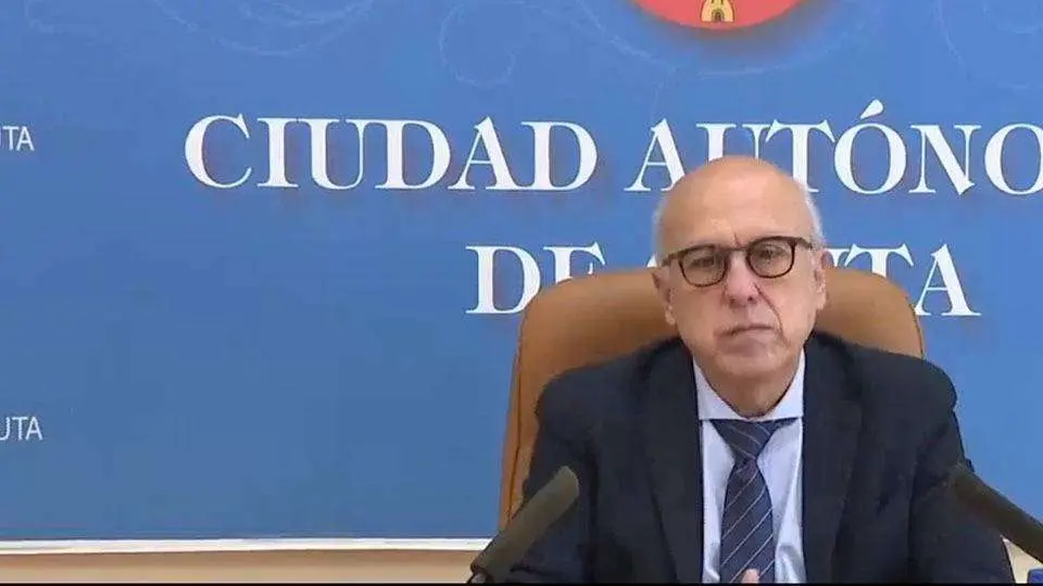 El consejero de Sanidad, Javier Guerrero, durante su comparecencia de esta ma&ntilde;ana ante la prensa (C.A.)