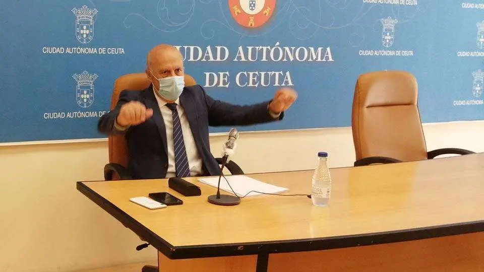 Javier Guerrero, exconsejero de Sanidad, en una rueda de prensa (C.A./ARCHIVO)
