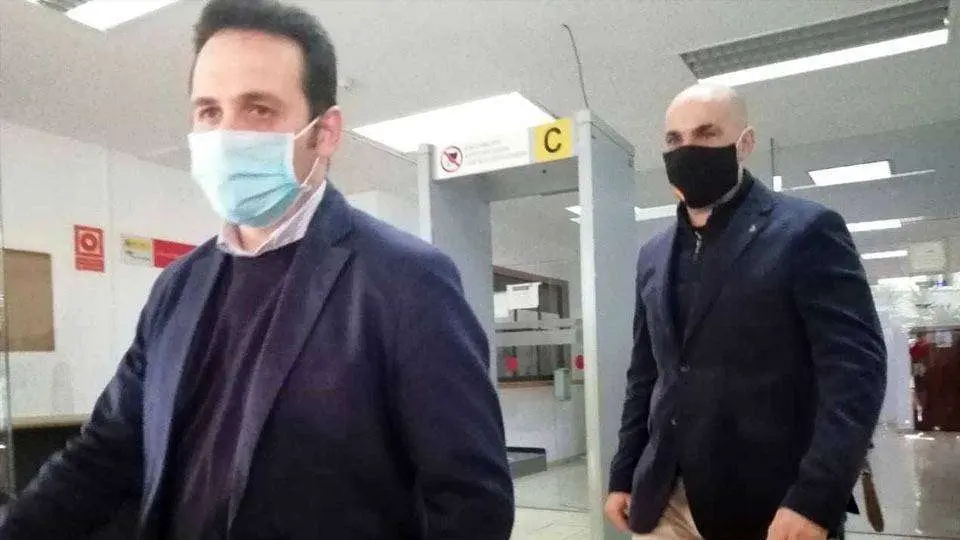 Redondo y Ruiz, a su salida del Palacio de Justicia tras prestar declaraci&oacute;n (C.A.)