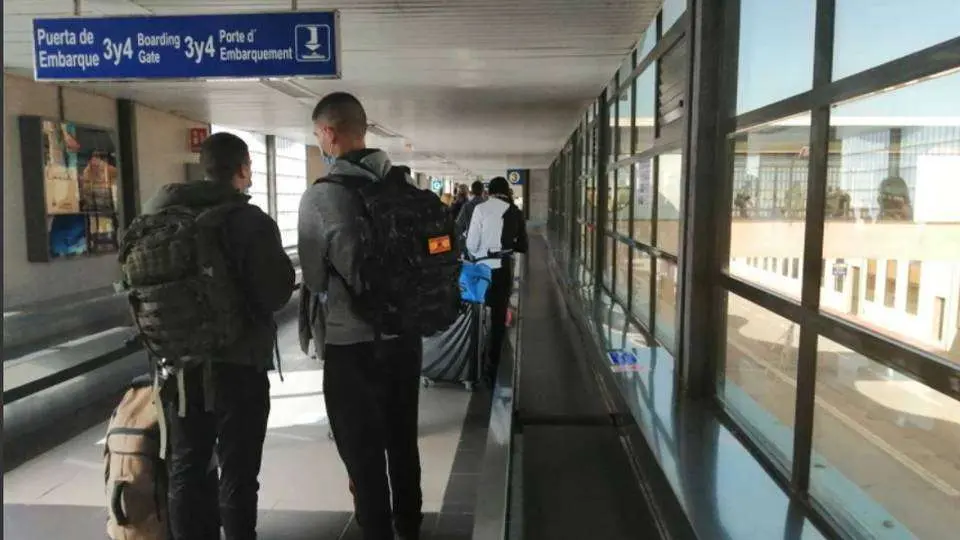 T&uacute;nel de embarque en la estaci&oacute;n mar&iacute;tima de Ceuta (C.A./ARCHIVO)