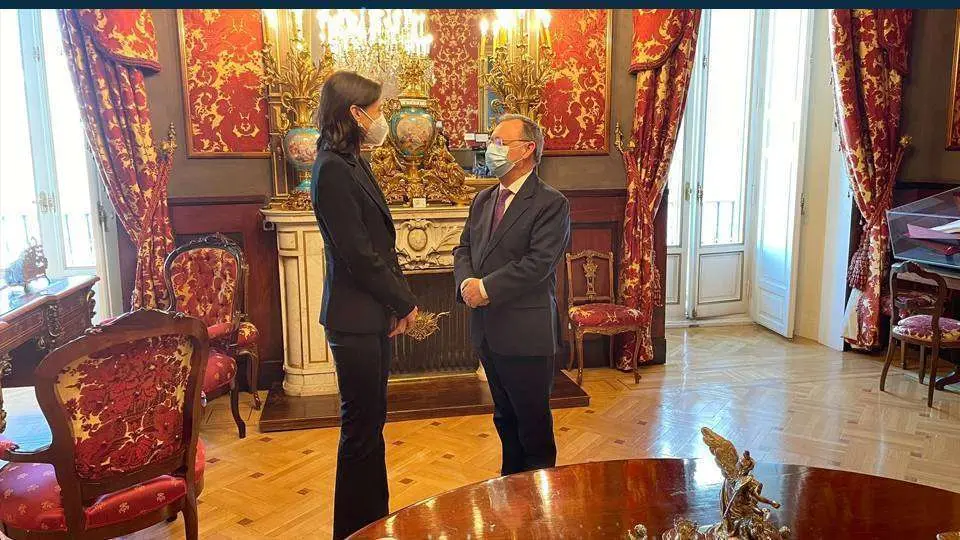 Vivas conversa con la presidenta del Senado, Pilar Llop (CEDIDA)