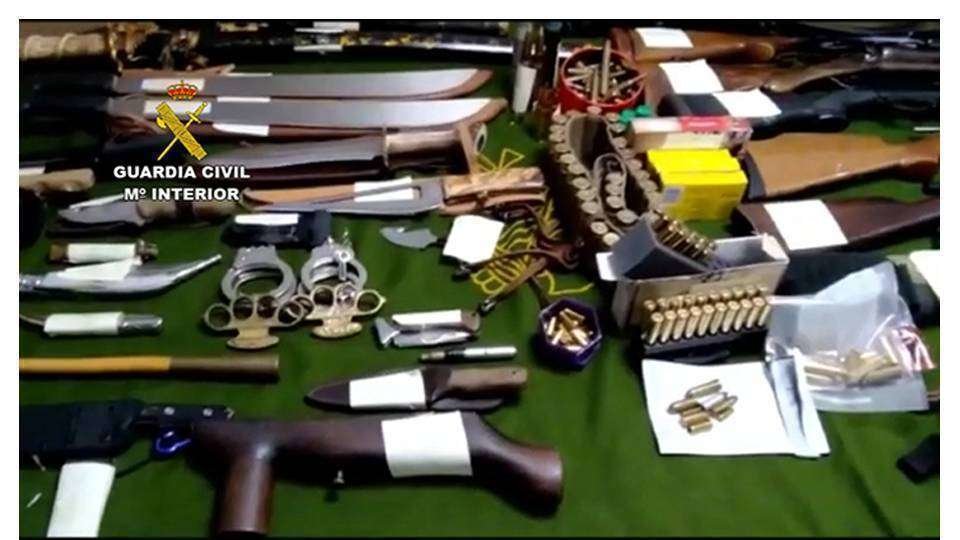 Algunas de las armas incautadas durante la operación (GUARDIA CIVIL)