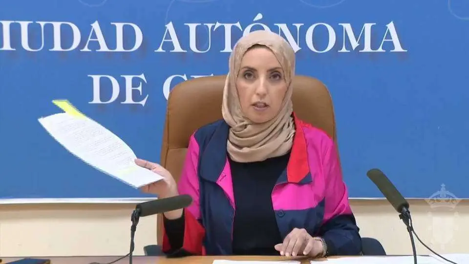 F&aacute;tima Hamed, en un momento de la rueda de prensa ofrecida hoy en el Palacio de la Asamblea (C.A.)
