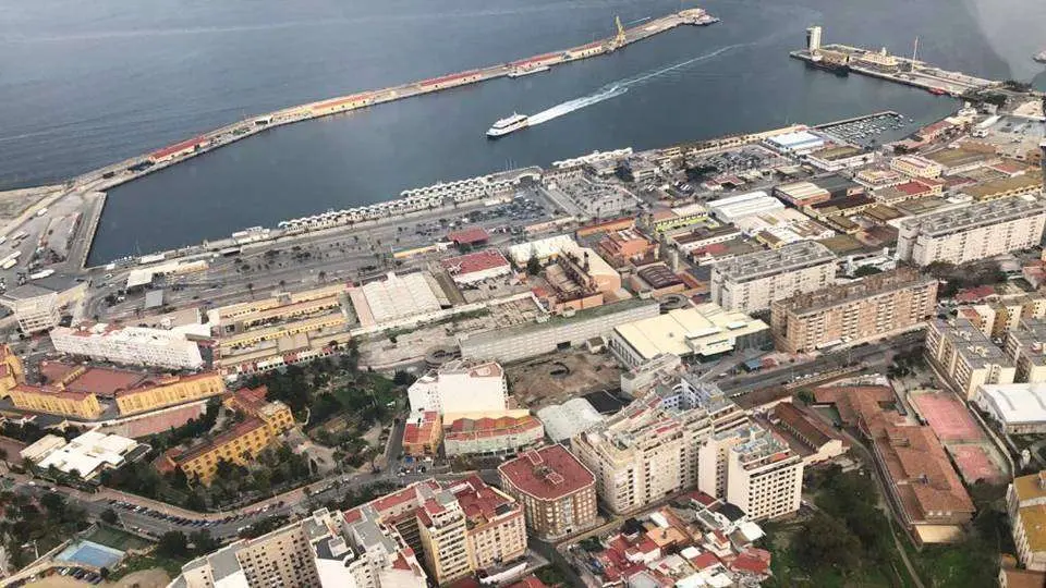 Vista a&eacute;rea del puerto de Ceuta (C.A./ARCHIVO)