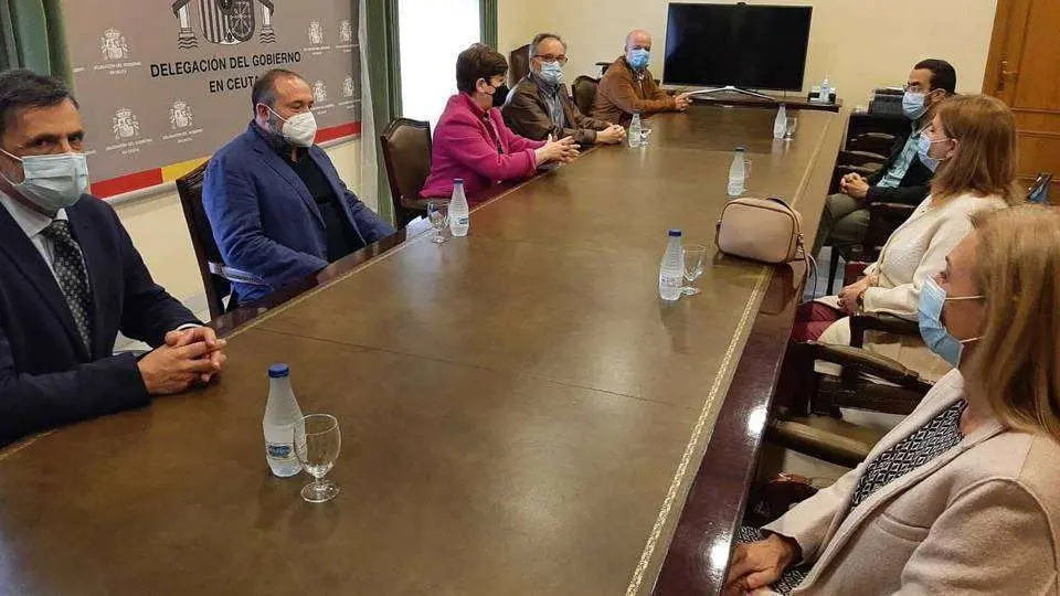 Lopera y Mateos durante la reuni&oacute;n celebrada este martes en la Delegaci&oacute;n del Gobierno (DELEGACI&Oacute;N DEL GOBIERNO)