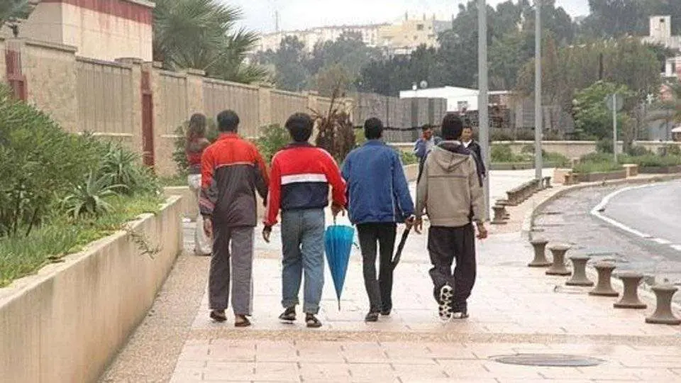 Menores extranjeros deambulan por la ciudad (C.A./ARCHIVO)