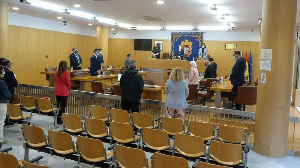 Pleno minuto silencio recuerdo a Mas