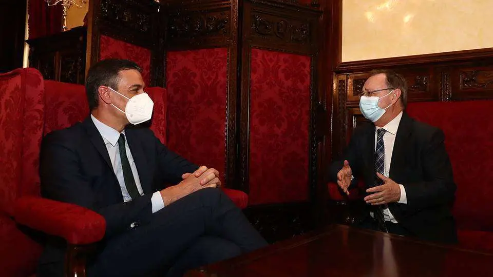 S&aacute;nchez y Vivas, durante la entrevista que ambos mantuvieron el pasado 18 de mayo en Ceuta (CEDIDA)