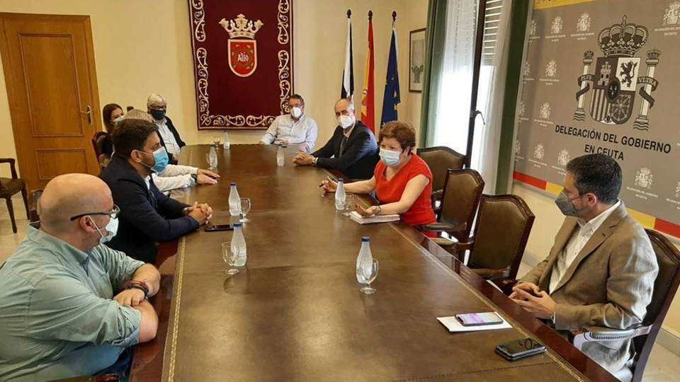 Un momento de la reunión de los empresarios portuarios con la delegada Mateos (CEDIDA)