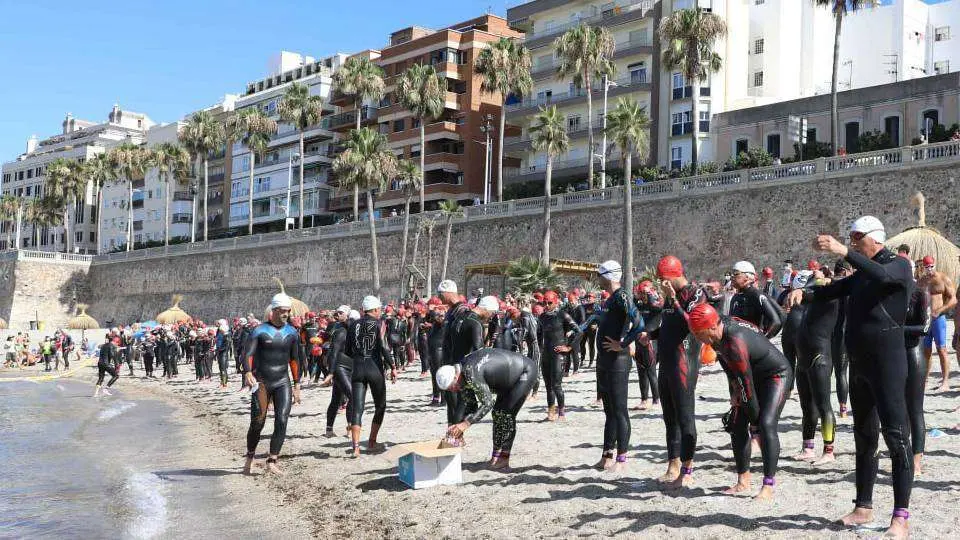 Participantes en la X Vuelta al Hacho a Nado (ICD)
