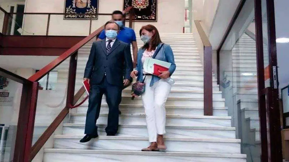Vivas y Deu se dirigen a su encuentro con la prensa (C.A.)