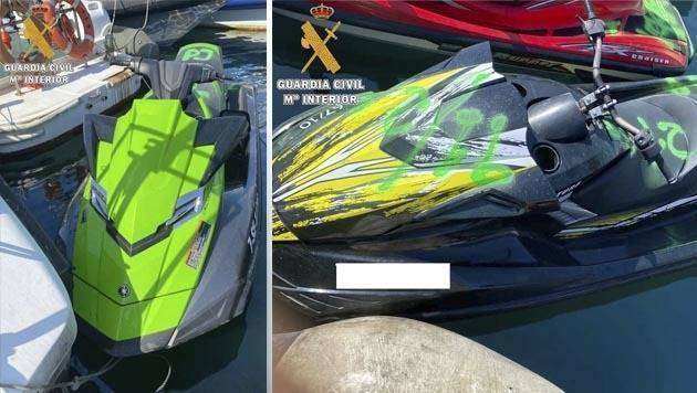 Dos de las motos acuáticas intervenidas por la Guardia Civil (CEDIDA)