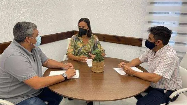 Yamal Dris y Coral Rojas-Marcos, durante la reuni&oacute;n (CEDIDA)