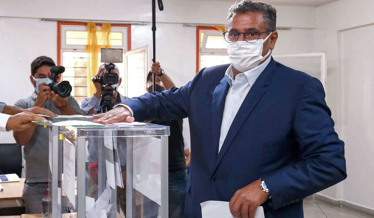 Aziz Akhannouch, president of the National Rally of Independents (RNI), casts his ballot in Agadir on September 8, 2021 as Moroccans vote in parliamentary and local elections. (Photo by STR / AFP)