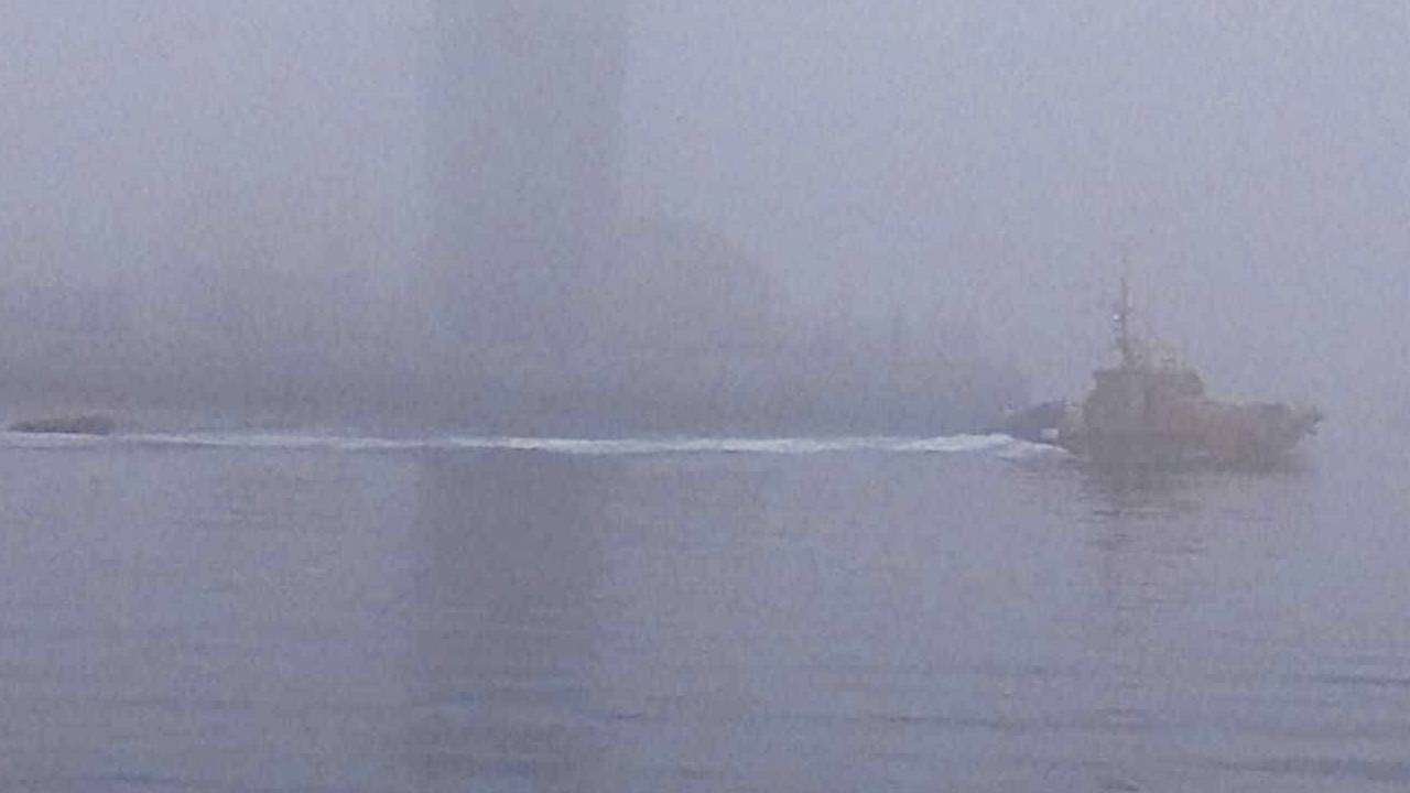 La Salvamar Atria entra a puerto entre la niebla (C.A.)