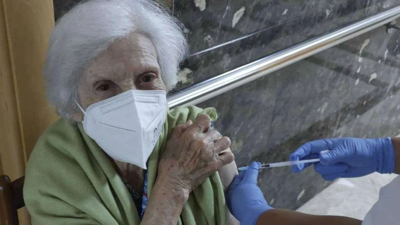 vacuna coronavirus mayor residencia tercera dosis