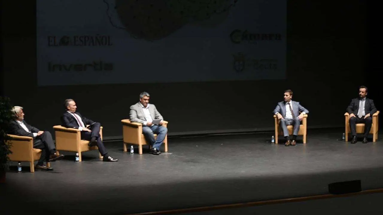 Ponentes en la mesa "Desarrollo sostenible de Ceuta" (J. SAKONA)