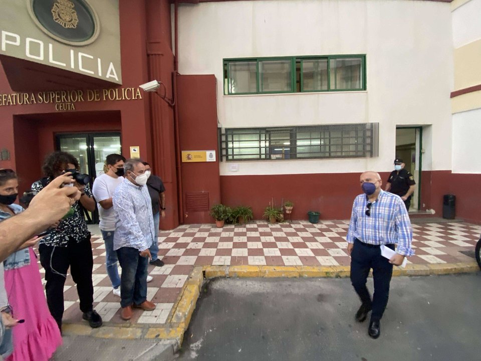 Javier Guerrero a la salida de comisaría, esta tarde (C.A.)