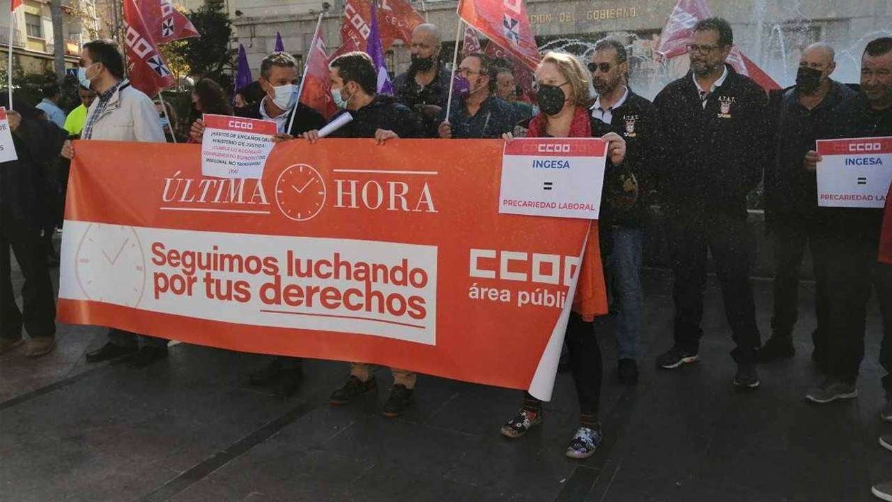 Concentración de sindicalistas ante la sede de la Delegación del Gobierno (C.A.)