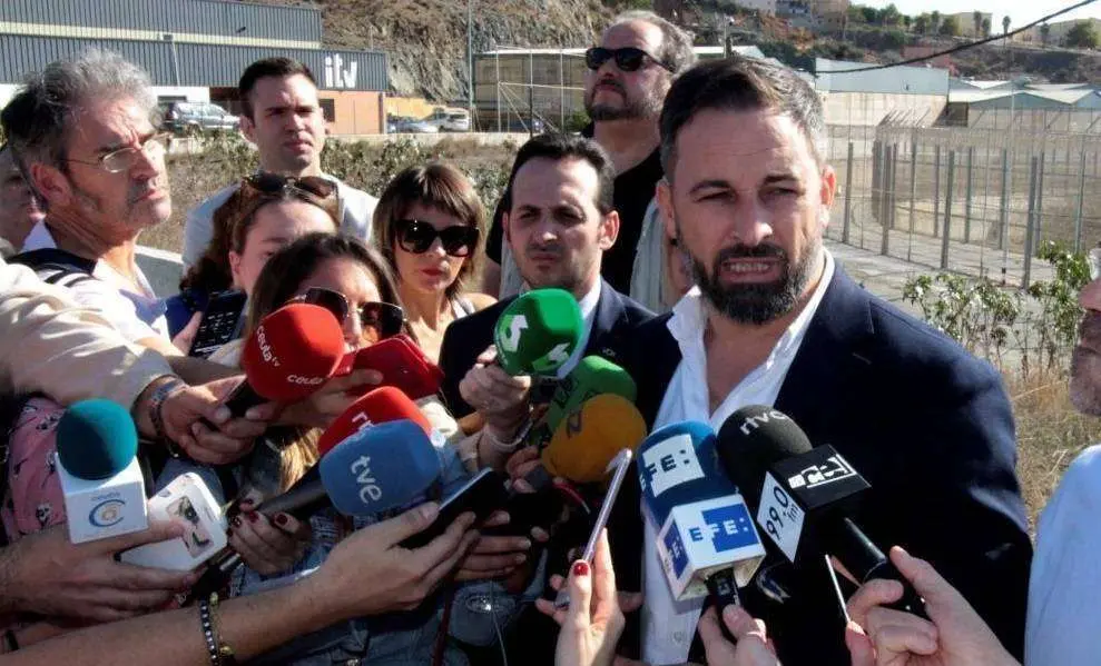 El l&iacute;der de la formaci&oacute;n ultraderechista, Santiago Abascal, durante una visita a Ceuta (C.A./ARCHIVO)