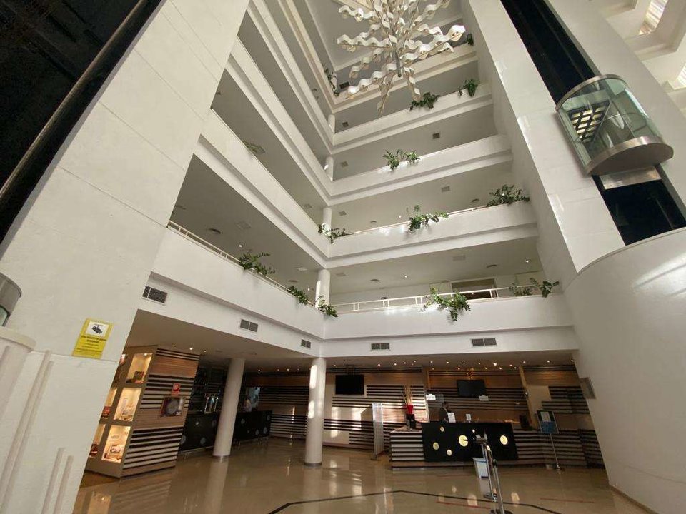 Interior del hotel Puerta de África