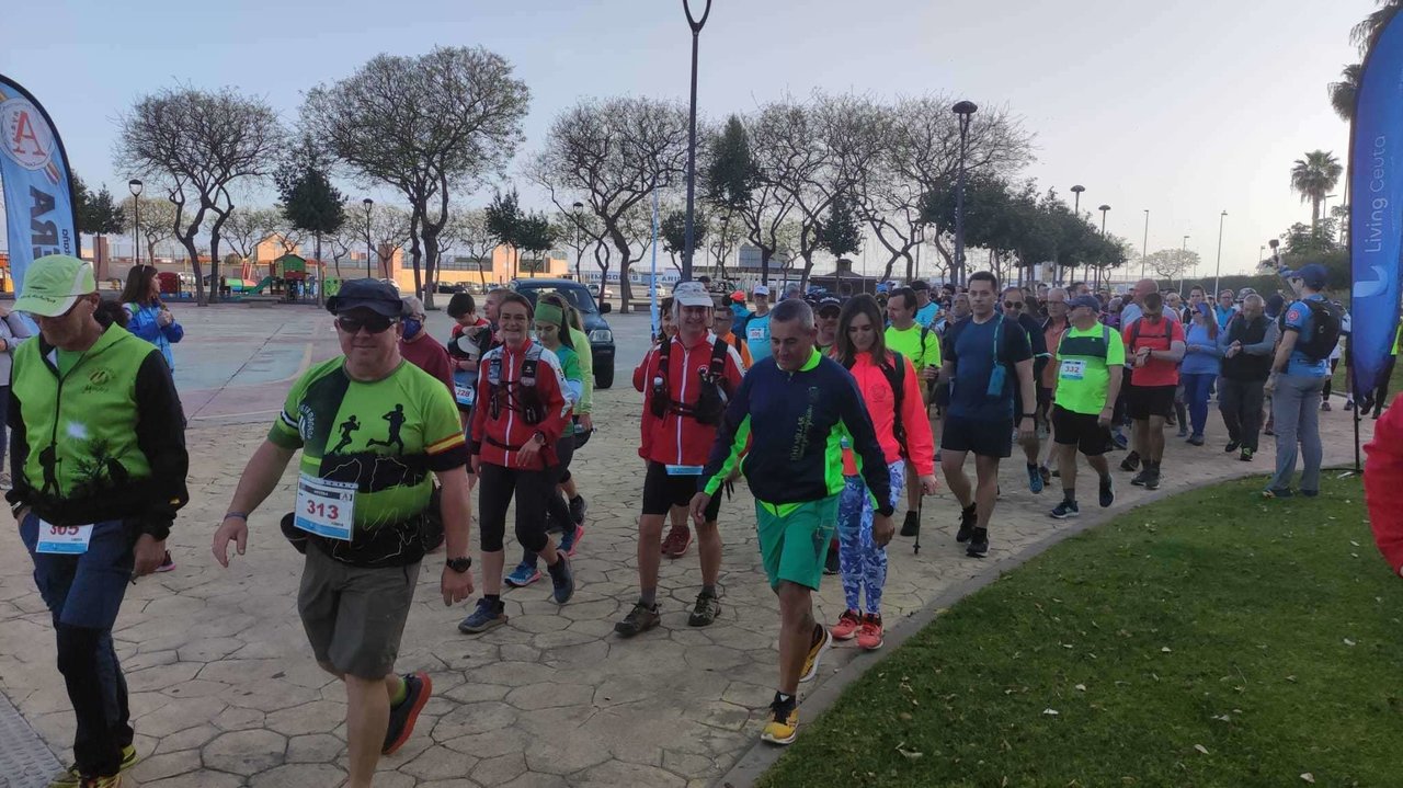 La XV Vuelta andando a Ceuta -memorial Auxiliadora Jiménez, organizada por el Club de Montaña Anyera
