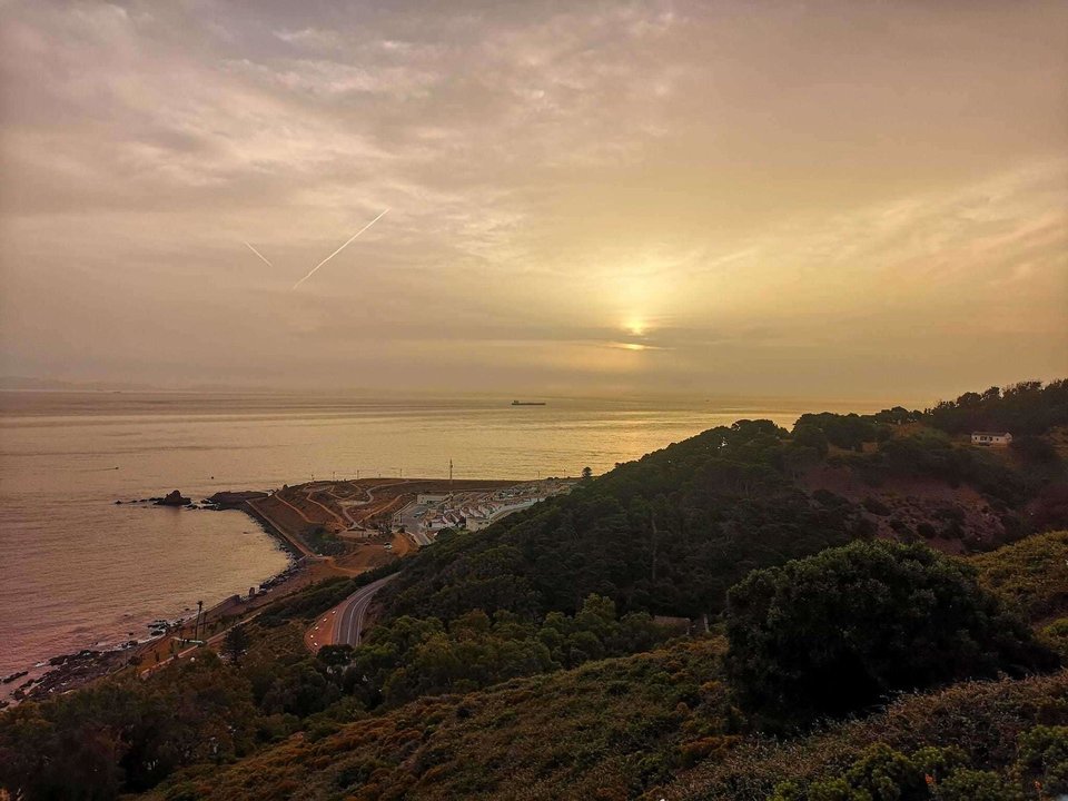 Amanecer en Ceuta, con vistas de los isleros de Santa Catalina
