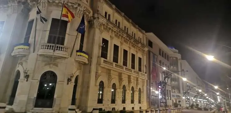 Ayuntamiento a oscuras, plan ahorro energ&eacute;tico