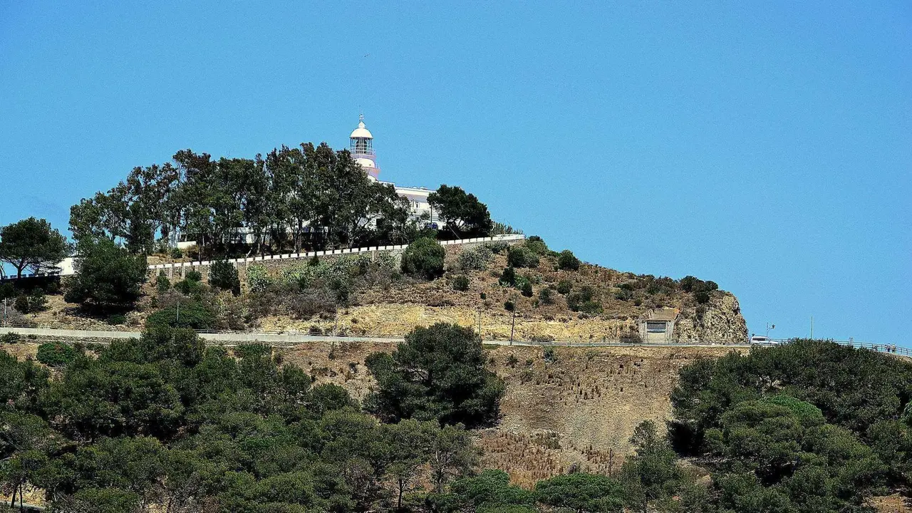 faro d&iacute;a despejado