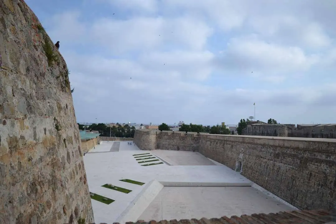 Murallas Reales, cielo cubierto