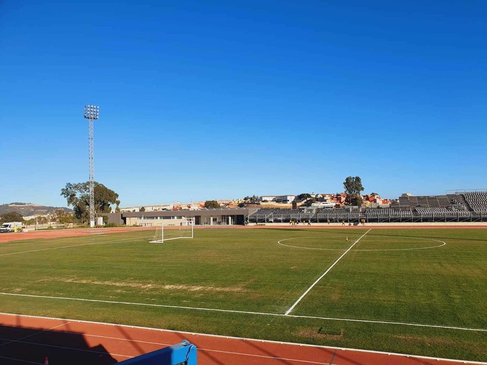 Campo fútbol pista de atletismo Ceuta