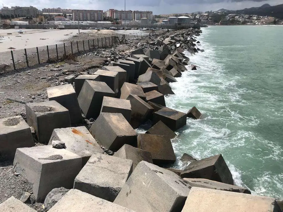 econstrucci&oacute;n del dique abrigo de la explanada de la 1&ordf; Fase de la ampliaci&oacute;n de Poniente
