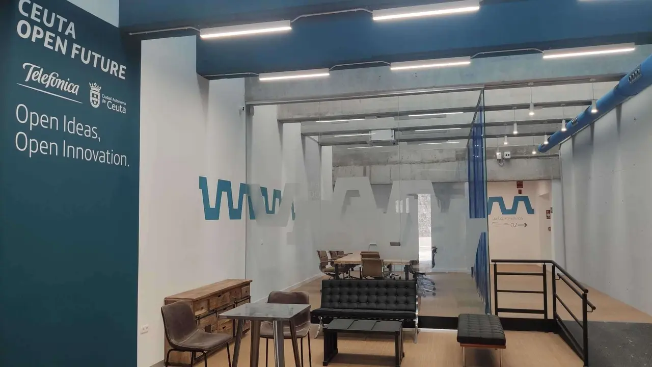 Visita del presidente Vivas a las instalaciones que sirven de sede al proyecto tecnol&oacute;gico &laquo;Ceuta Open Future&raquo; (C.A./ARCHIVO)