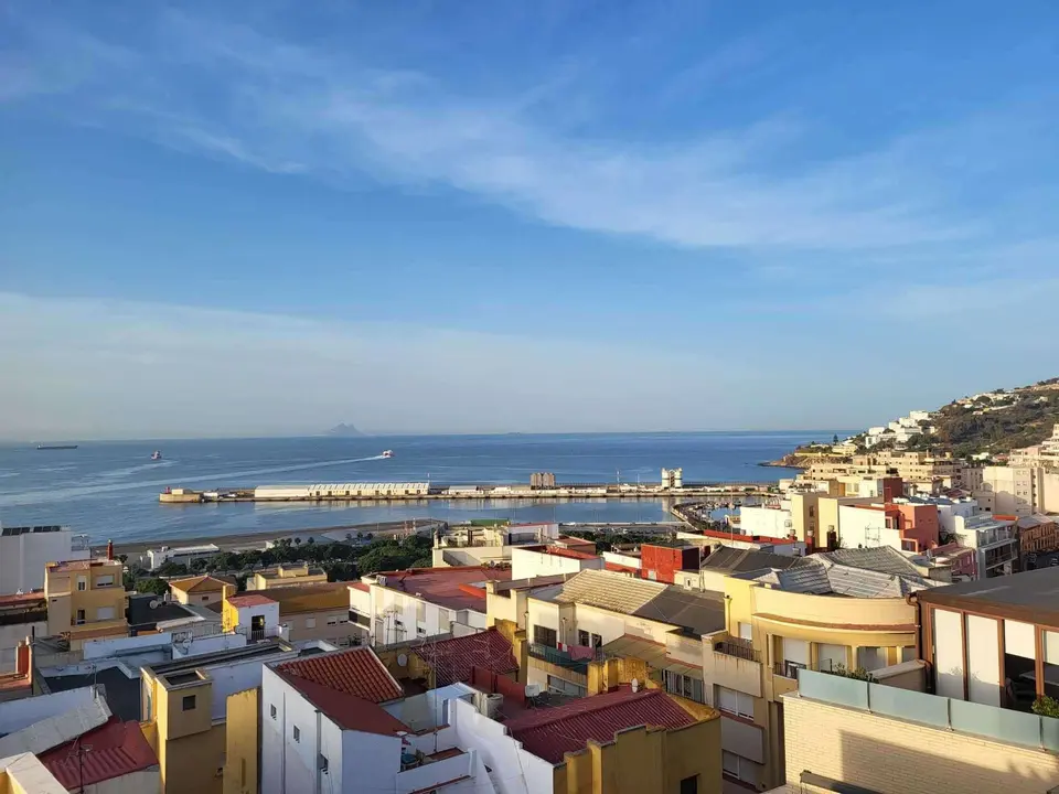 Muelle de Levante, vistas a San Amaro
