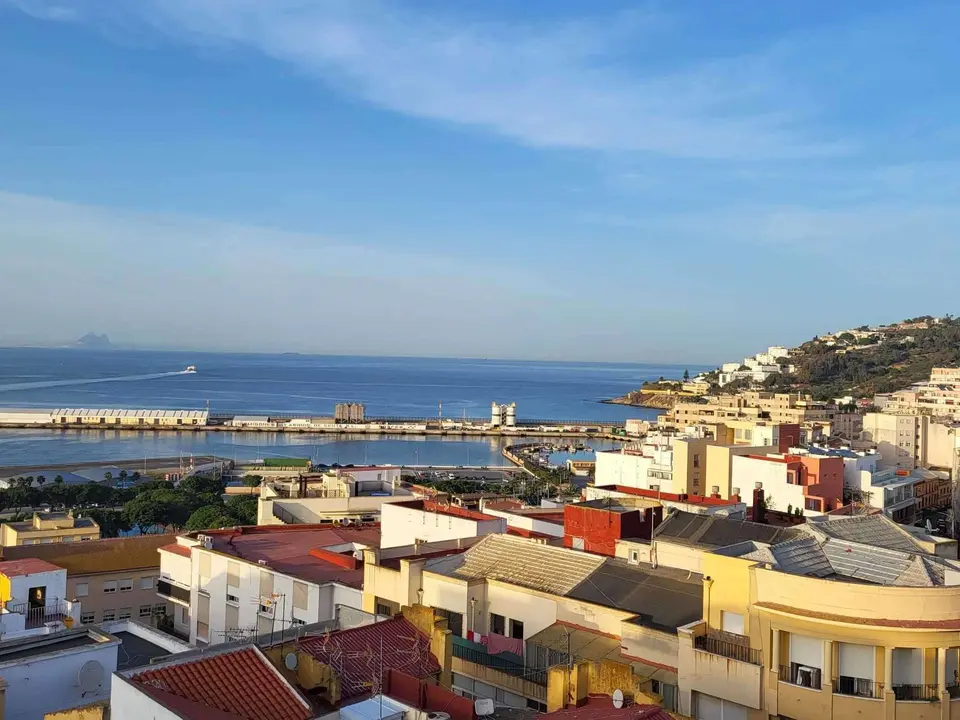 Muelle de Levante, vistas a San Amaro