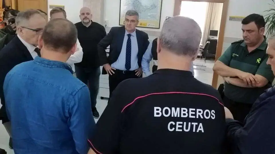 El delegado del Gobierno, Rafael Garc&iacute;a, reunido con responsables de los servicios de seguridad, sanitarios y asistenciales de la ciudad (C.A.)