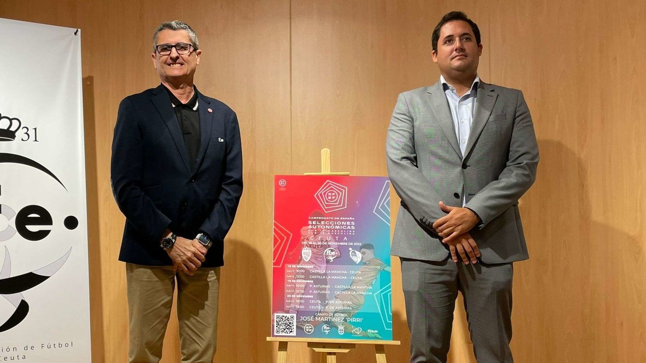 Antonio García Gaona, presidente de la RFFCE y Alejandro Ramírez, consejero de Fomento y Turismo, en la presentación del campeonato de España de fútbol de categorías&nbsp;