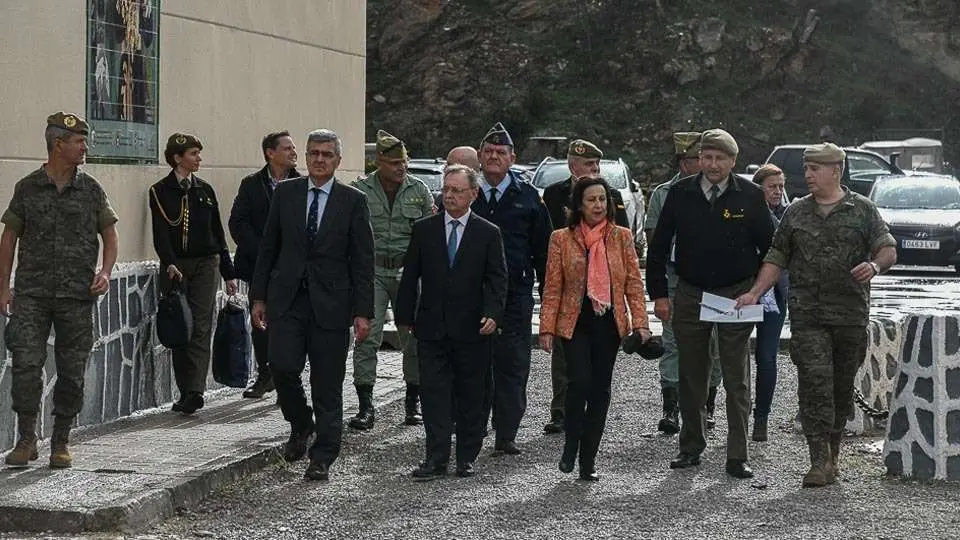 Vivas acompa&ntilde;a a la Margarita Robles durante su reciente visita a Ceuta (C.A.)
