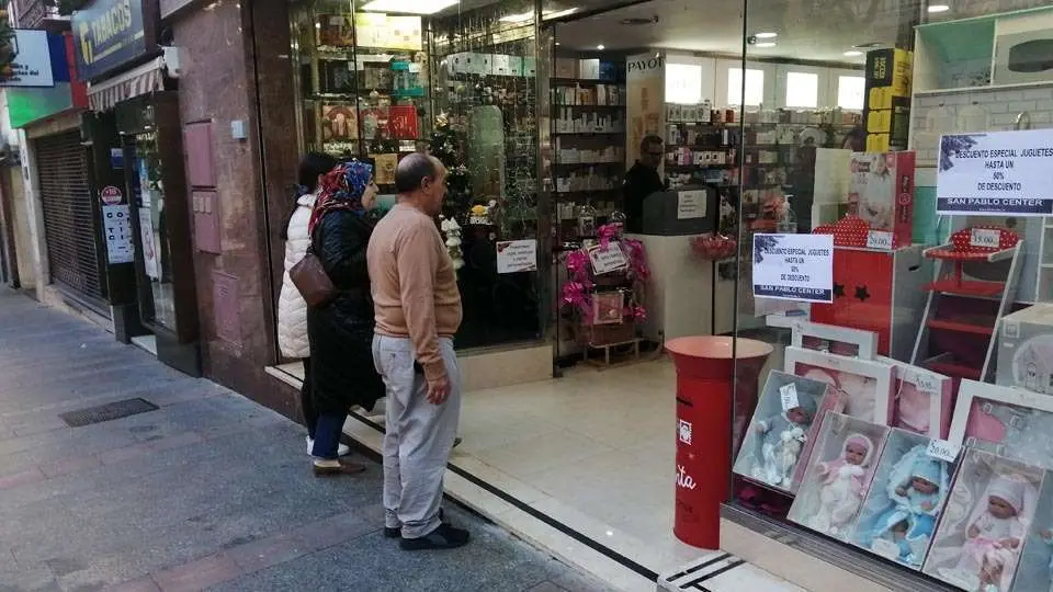 Establecimiento comercial en el Paseo del Revell&iacute;n (C.A.)