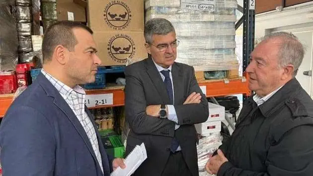 Garc&iacute;a, en el Banco de Alimentos (CEDIDA)