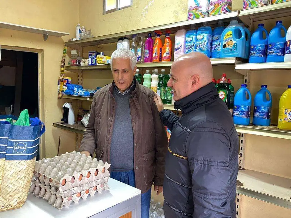 Juan Guti&eacute;rrez visita las barriadas y traslada a los empresarios la voluntad de los socialistas de &ldquo;apostar por un comercio que sea de calidad, proximidad, excelencia y sostenibilidad&rdquo;
