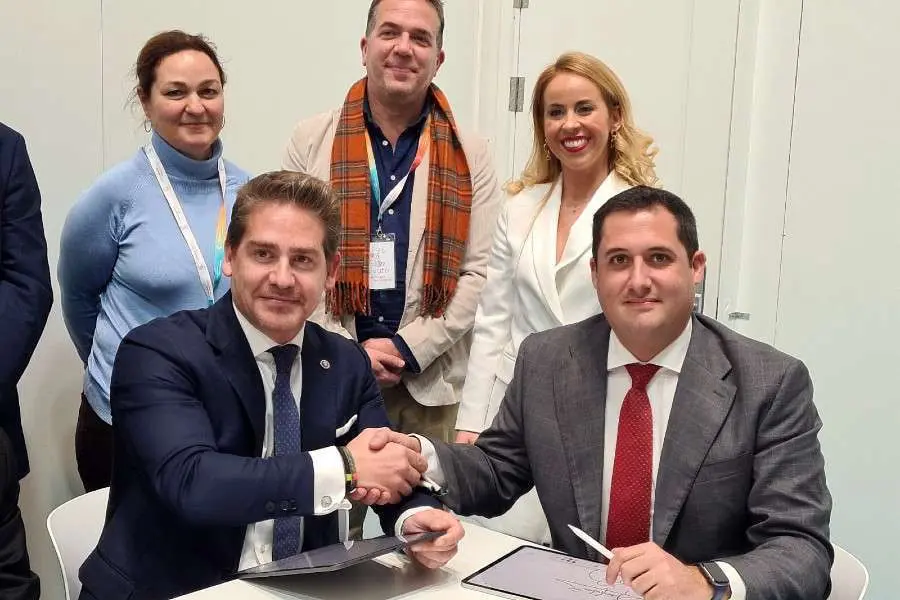 Bulaix y Ram&iacute;rez durante la firma del protocolo (LAURA ORTIZ)