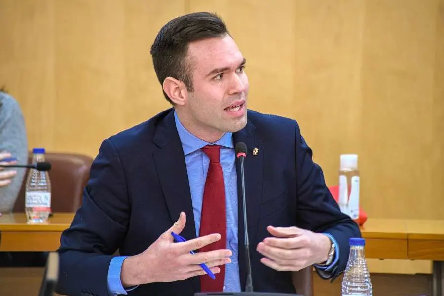  Carlos Verdejo durante su enfrentamiento con el presidente de la Ciudad / Javier Sakona 
