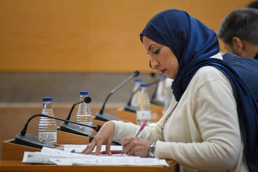 Fatima Hamed durante la sesión plenaria / Javier Sakona 