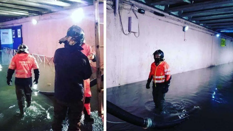 Bomberos, en el Mercado Central durante las inundaciones registradas en enero de 2021 en Ceuta (C.A./ARCHIVO)
