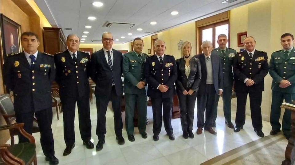 La fiscal superior, Ana Tárrago, junto a los mandos de la Policía Nacional y la Guardia Civil (CEDIDA)